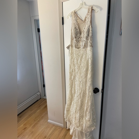 NWT Bridal Gown - Picture 2 of 7